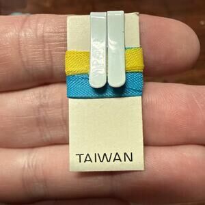 Vtg Francie Quick Curl 2 White Metal Hair Clips Ribbons on Board Blue Yellow